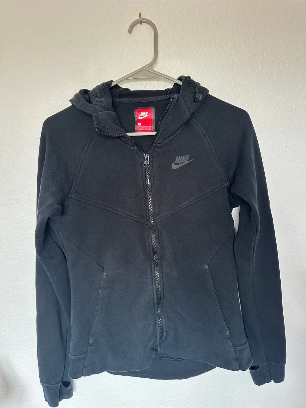 Women’s black Nike tech fleece zip up hoodie!
